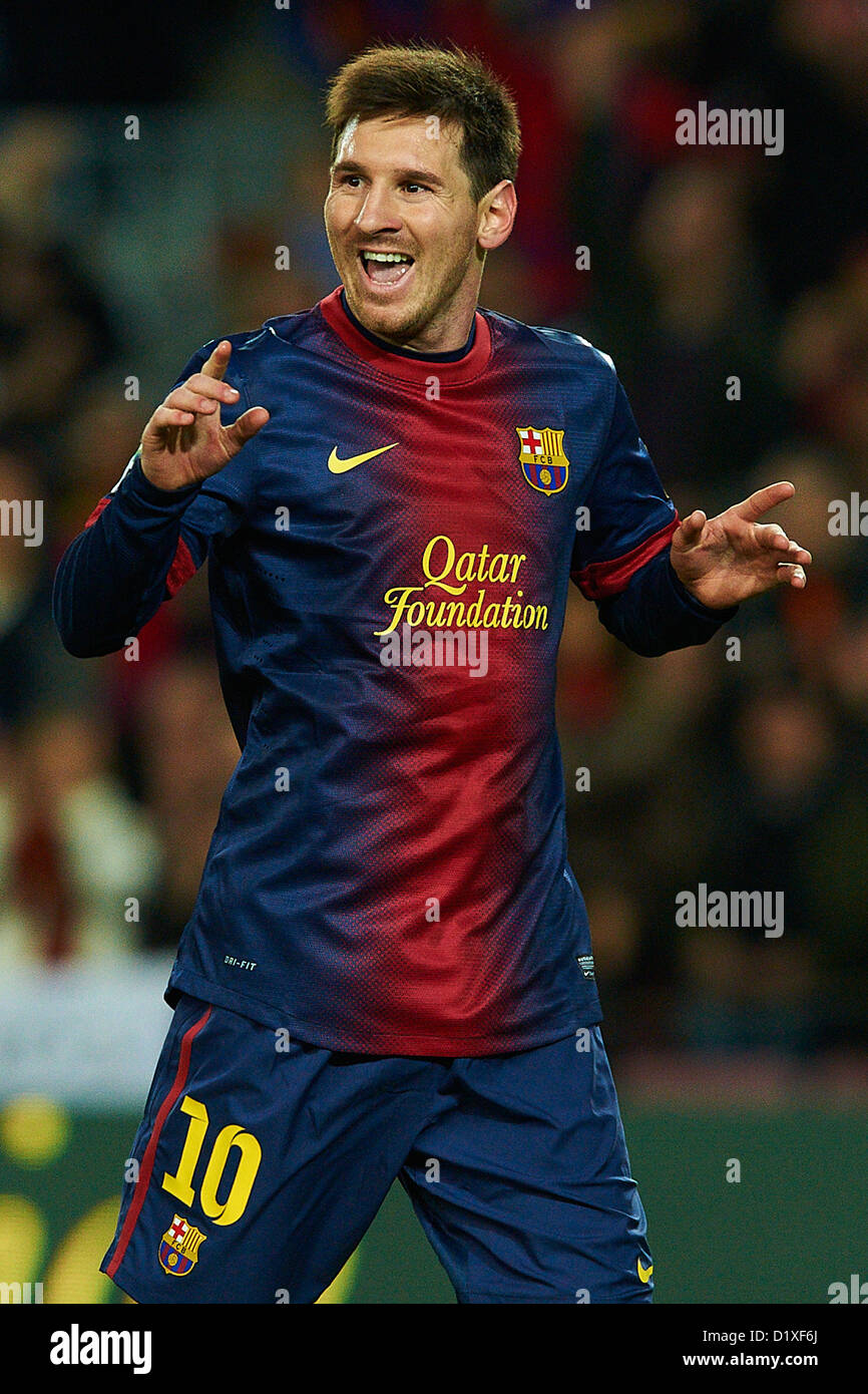 Lionel Messi (FC Barcelona) reagisce dopo rigature durante La Liga partita di calcio tra FC Barcelona e il RCD Espanyol, allo stadio Camp Nou a Barcellona, Spagna, Domenica, 6 gennaio 2013. Foto: S.Lau Foto Stock