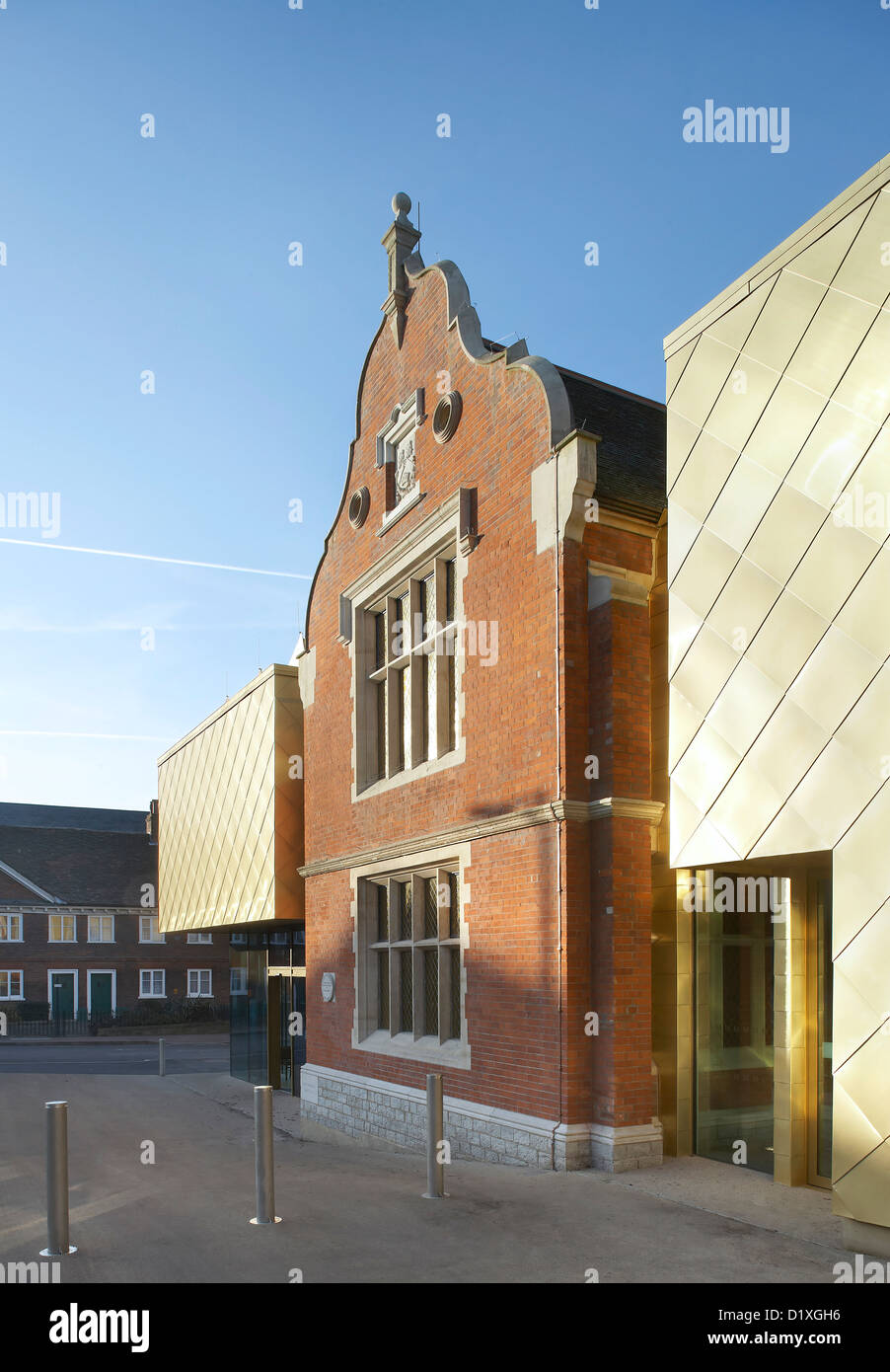 Maidstone Museum, Maidstone, Regno Unito. Architetto: Hugh Broughton Architects Limited, 2012. Dettagli della prospettiva di facciata. Foto Stock