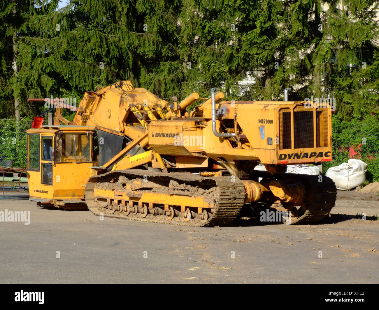 La scavatrincee Dynapac-Hoes 3000 viene utilizzata nella costruzione di scavi e posa di tubi, con particolare attenzione alla precisione e all'efficienza. Foto Stock