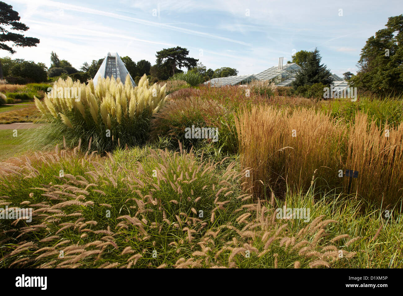 Giardino di erba e Davies Casa Alpina, Kew Gardens, London, Regno Unito Foto Stock