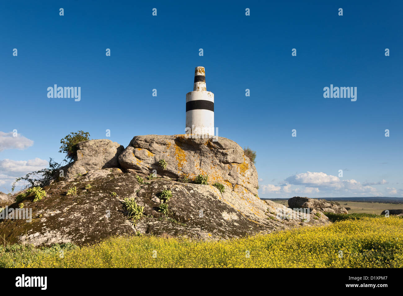 Punto di triangolazione nella pianura di Alentejo, Portogallo Foto Stock