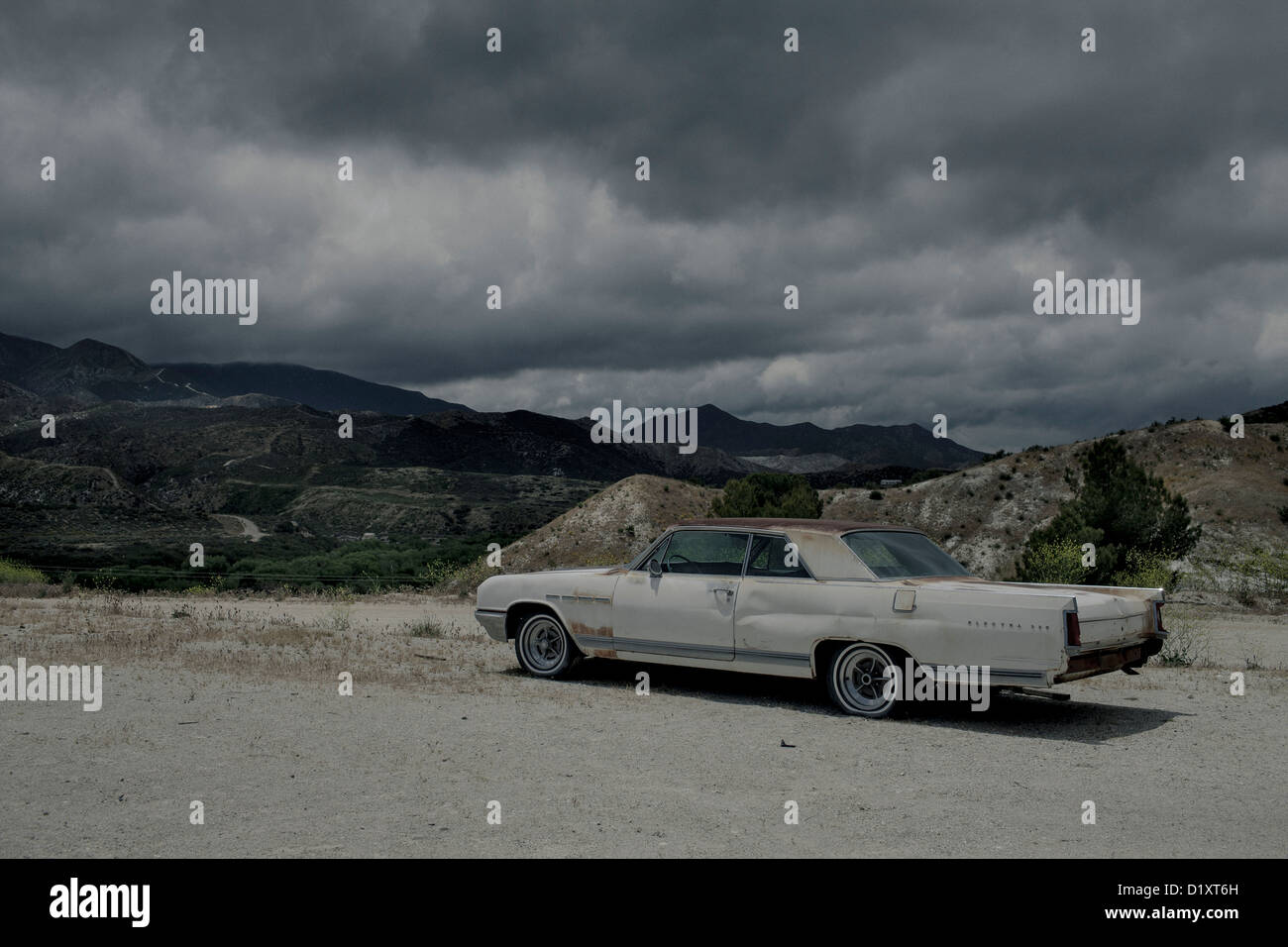 Bianco Scrapyard Buick Electra 225 auto Foto Stock