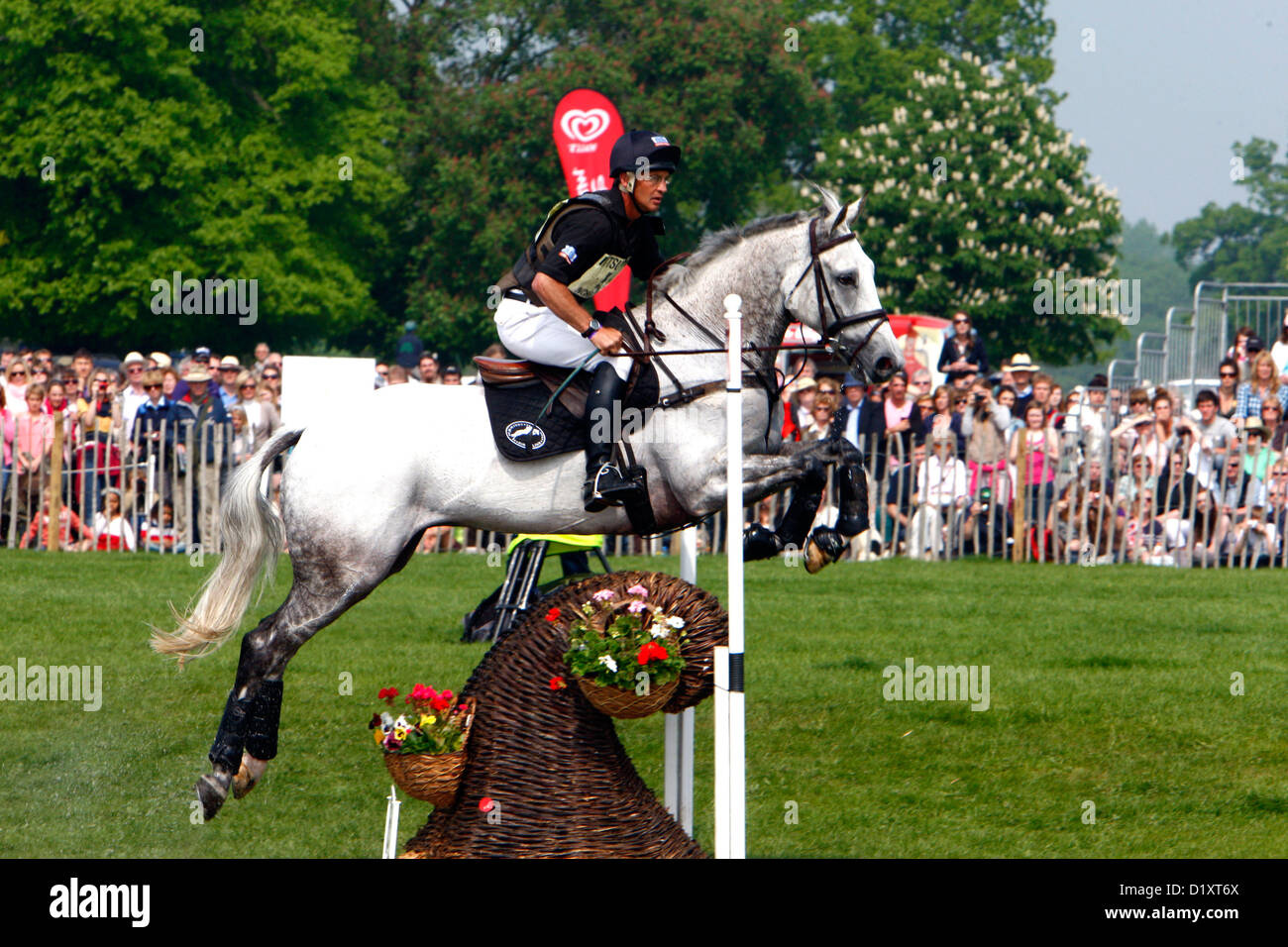 24.04.2012 Andrea Nicholson su Avebury a Badminton Horse Trials foto da James Galvin Foto Stock