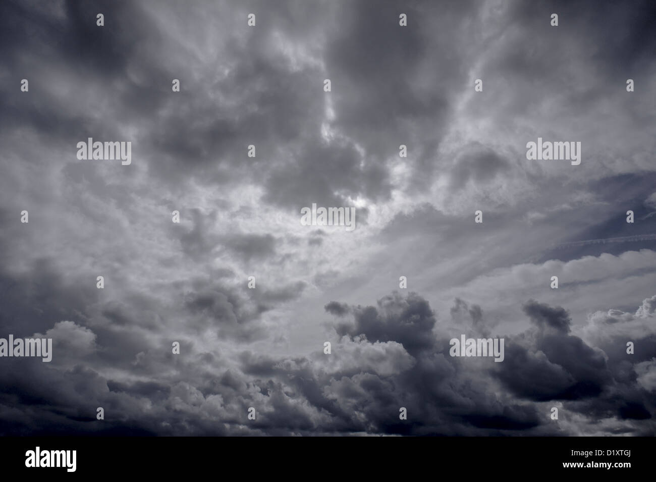 Un drammatico cielo molto nuvoloso Foto Stock