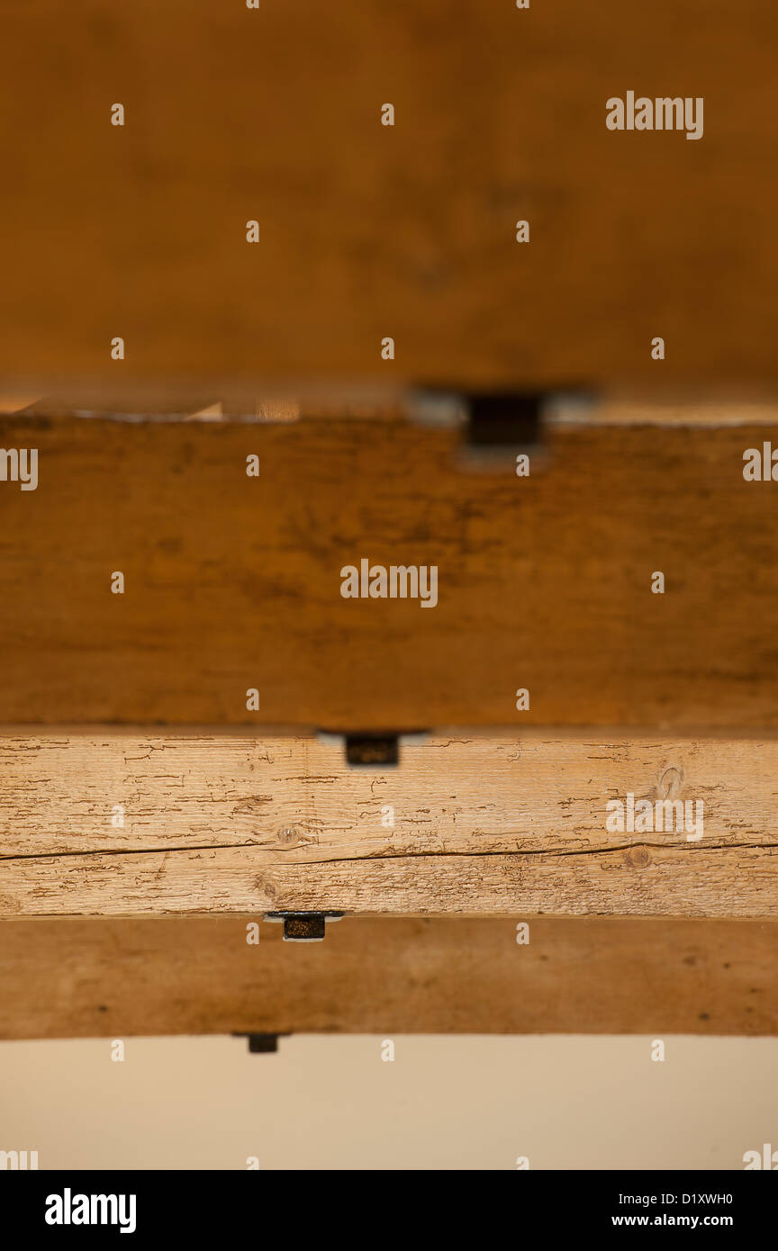 Close up di splendidi travi in legno di quercia in una recente convertito fienile. Foto Stock