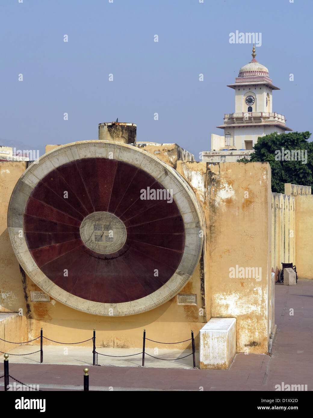 Strumenti astronomici a Jantar Mantar observatory - Jaipur, Rajasthan, India Foto Stock