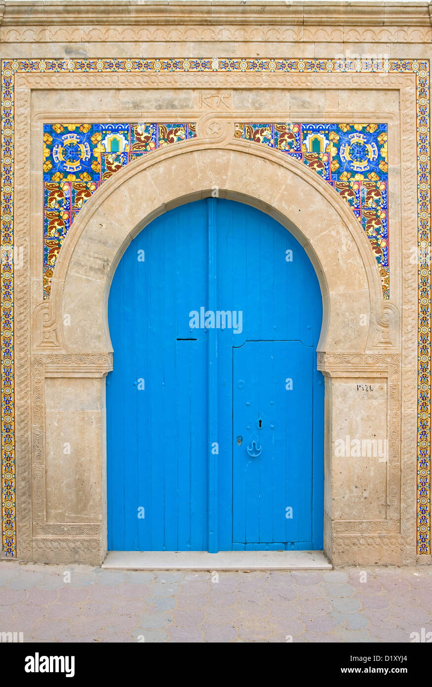 La Tunisia, El Jem, vecchie case della Medina, il dettaglio di una porta Foto Stock