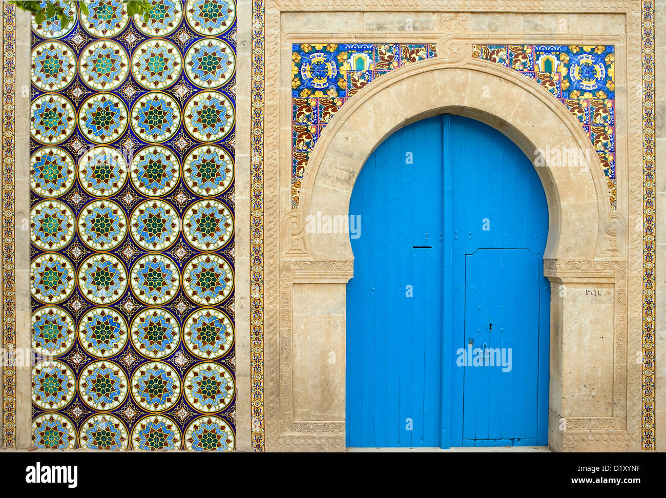La Tunisia, El Jem, vecchie case della Medina, il dettaglio di una porta Foto Stock