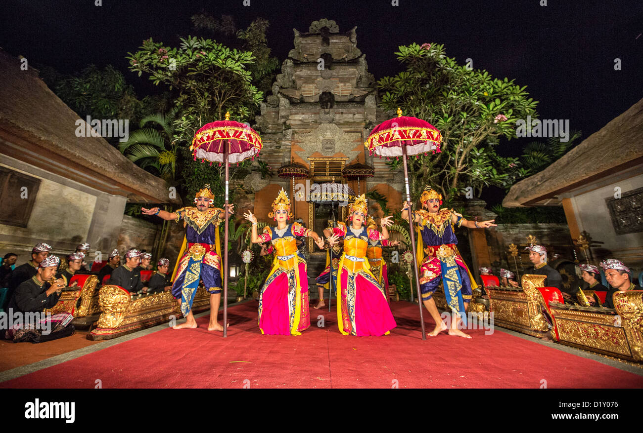 Il tradizionale design Balinese danza al palazzo di Ubud, Ubud, Bali, Indonesia Foto Stock