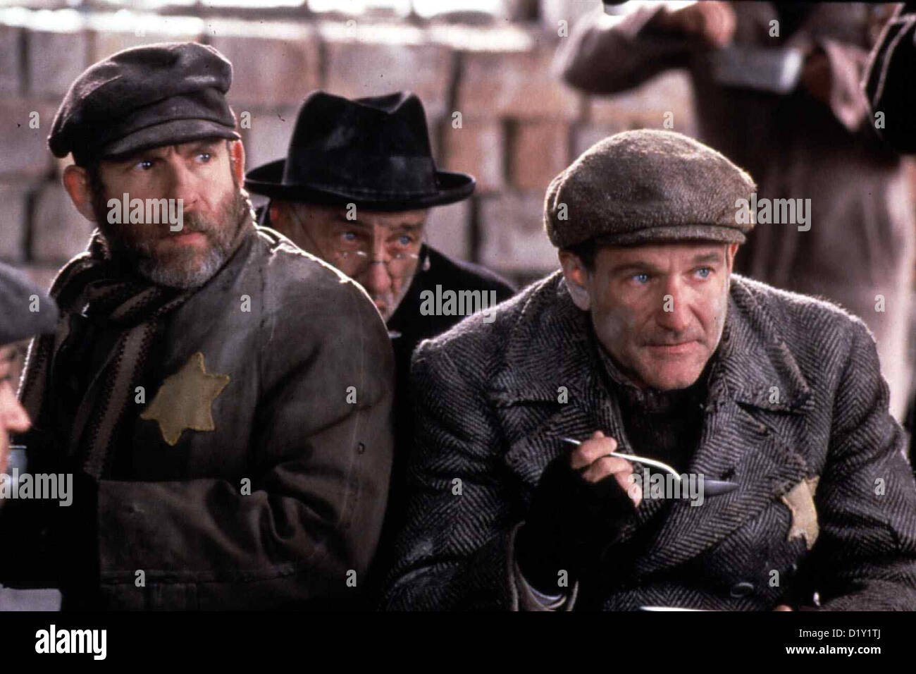 Jakob Der Luegner Jakob il bugiardo Bob Balaban, Armin Müller-Stahl, Robin Williams.Caption locale *** 1999 -- Foto Stock