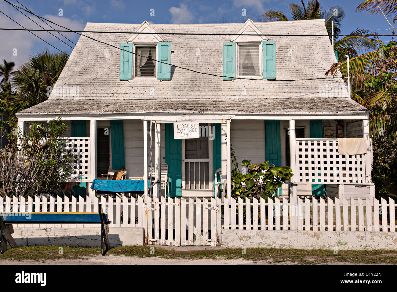 Vecchio clapboard lealisti Cottage in Dunmore Town, Harbour Island, Bahamas Foto Stock