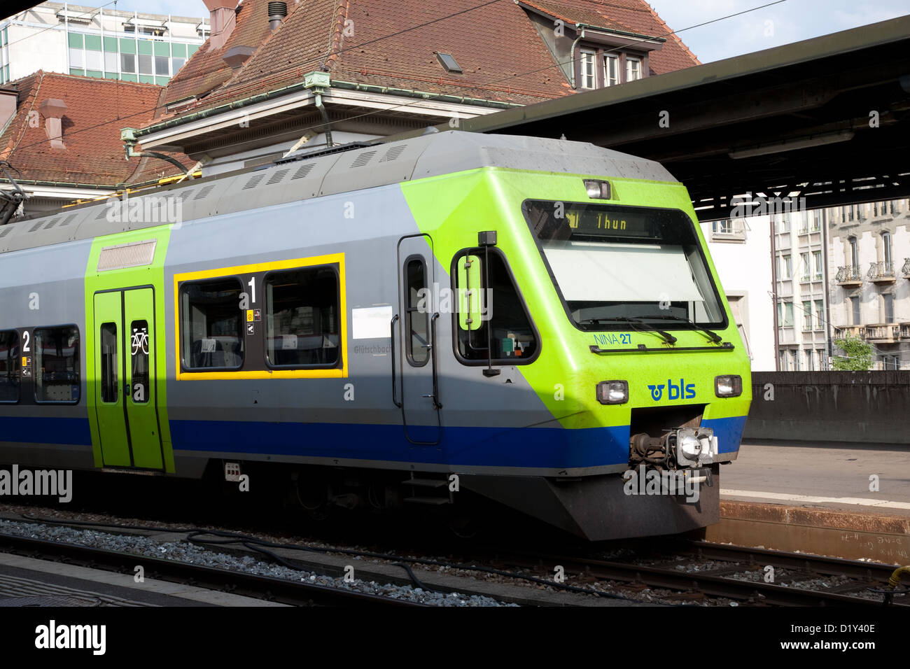 Locale treno svizzero da Friburgo a Thun, Svizzera, Europa Foto Stock