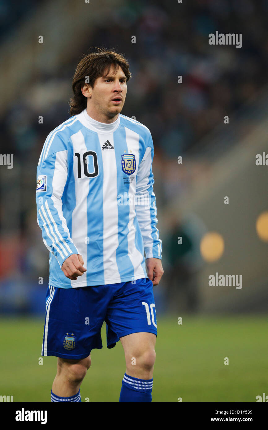 Lionel Messi Argentina in azione durante la Coppa del Mondo FIFA round di 16 match contro il Messico al Soccer City Stadium. Foto Stock
