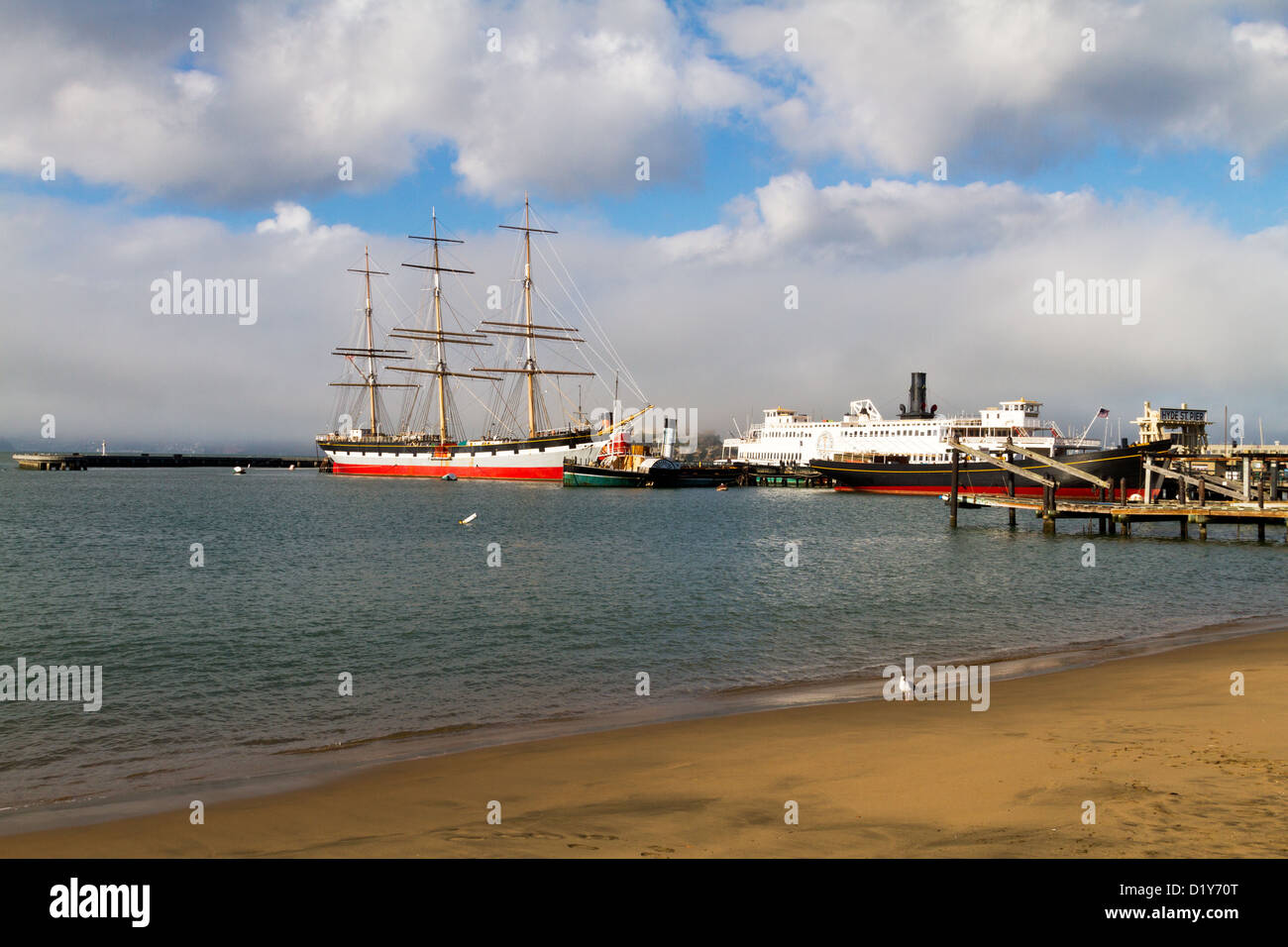 Il Balclutha e altre navi ancorate al San Francisco Maritime National Historical Park Foto Stock
