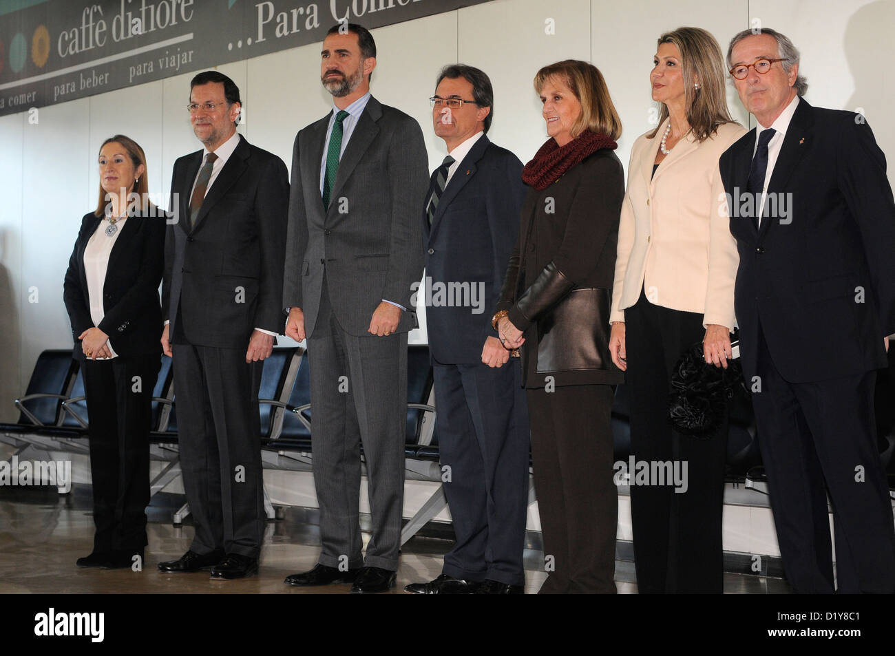 Il Presidente catalano Artur Mas autorità benvenuto Principe Felipe, Primo Ministro Mariano Rajoy,prima di rode la nuova linea AVE . Foto Stock