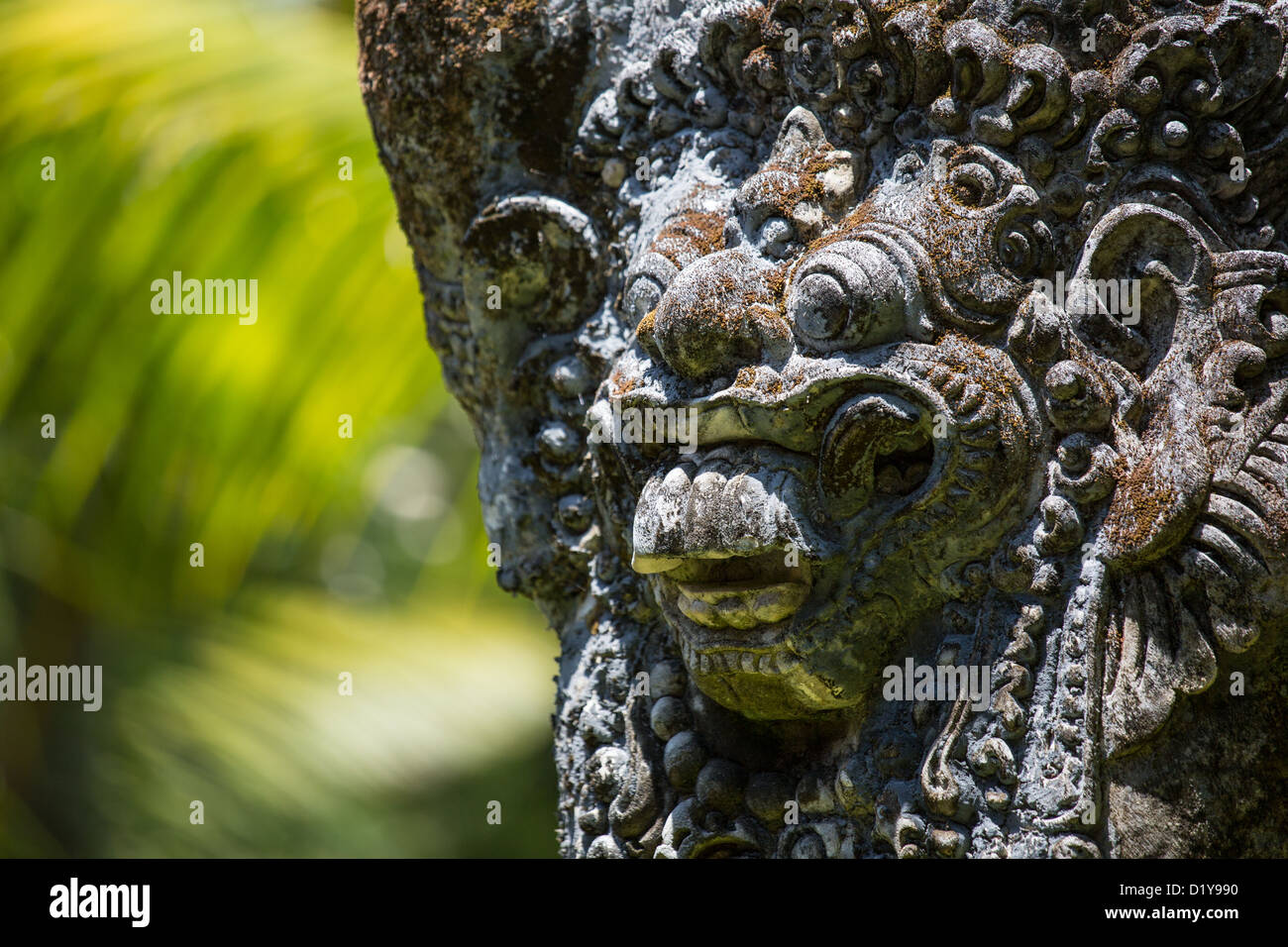 Statua Balinese in giardini tradizionali, Hyatt Regency Sanur, Bali, Indonesia Foto Stock