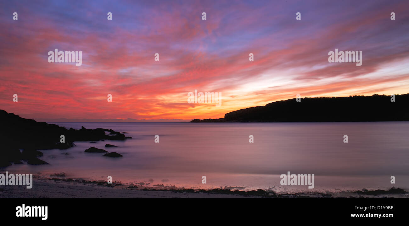 Alba sopra una baia Foto Stock