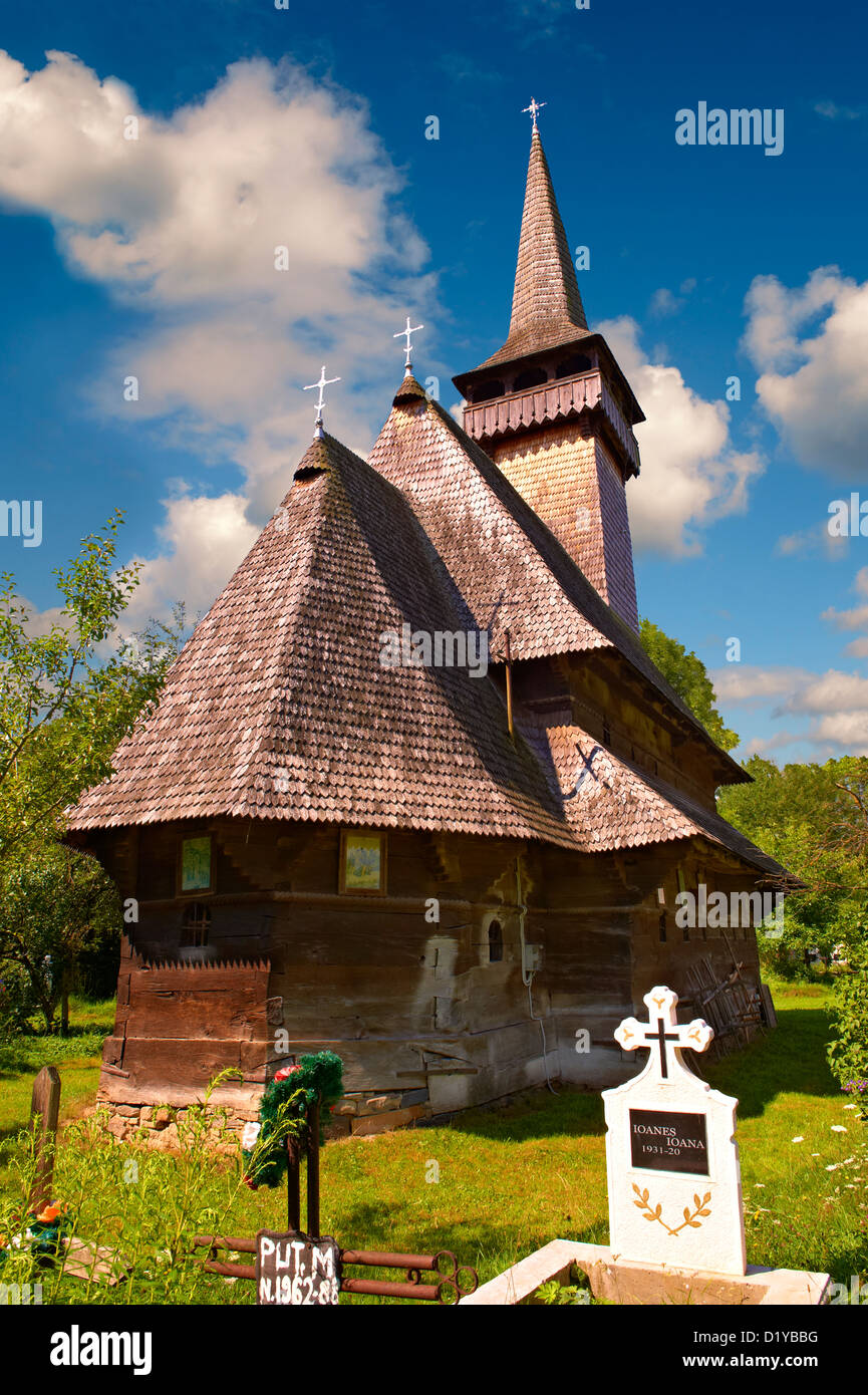 Chiesa in legno del Greco Cattolica Suagtag Sat ( Biserica de lemn ) , Maramures, nel nord della Transilvania, Romania. Foto Stock