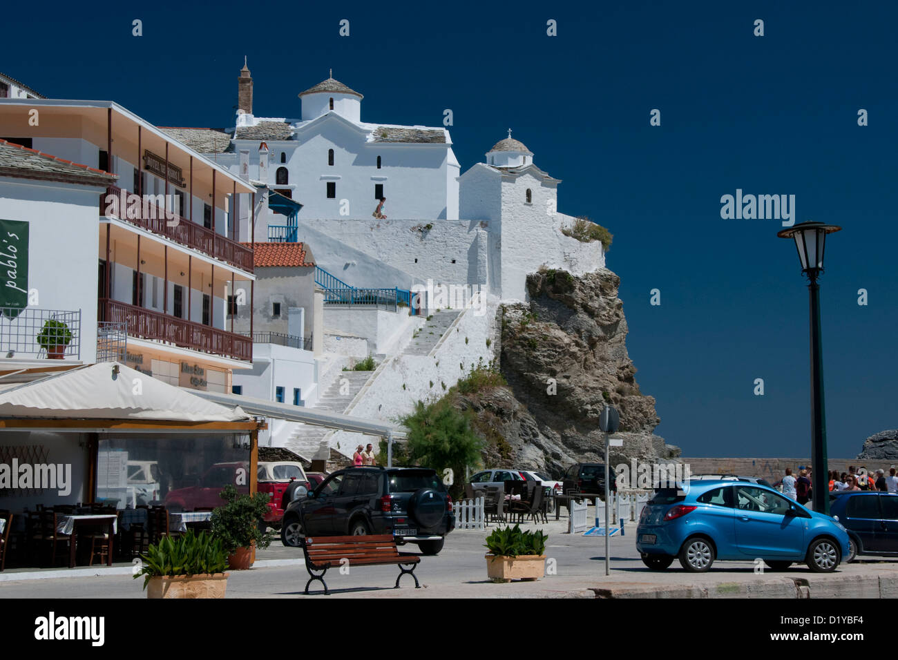 Città di Skopelos sul lungomare Foto Stock