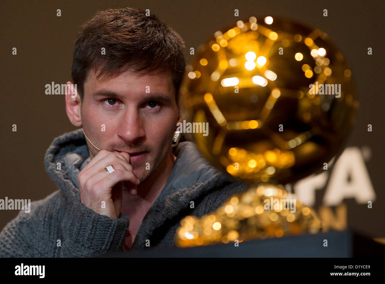 Lionel Messi, durante la conferenza stampa con i candidati per Player mondiale dell'anno e del mondo Pullman dell'anno per gli uomini di calcio il 7 gennaio 2013 presso il Palazzo dei Congressi di Zurigo, Svizzera. Foto: S.Lau Foto Stock