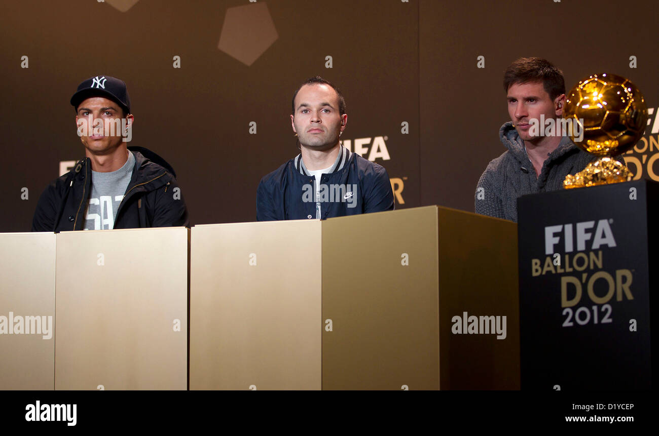 Cristiano Ronaldo, Andres Iniesta, Lionel Messi, durante la conferenza stampa con i candidati per Player mondiale dell'anno e del mondo Pullman dell'anno per gli uomini di calcio il 7 gennaio 2013 presso il Palazzo dei Congressi di Zurigo, Svizzera. Foto: S.Lau Foto Stock