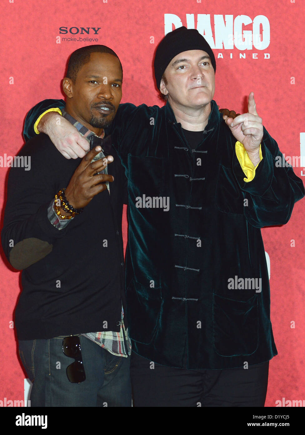 Noi attore Jamie Foxx (L) e noi regista Quentin Tarantino pongono durante un photocall per il loro nuovo film 'Django Unchained" di Berlino, Germania, 08 gennaio 2013. Il film è atteso per il suo schermo in Germania il 17 gennaio 2013. Foto: Britta Pedersen Foto Stock