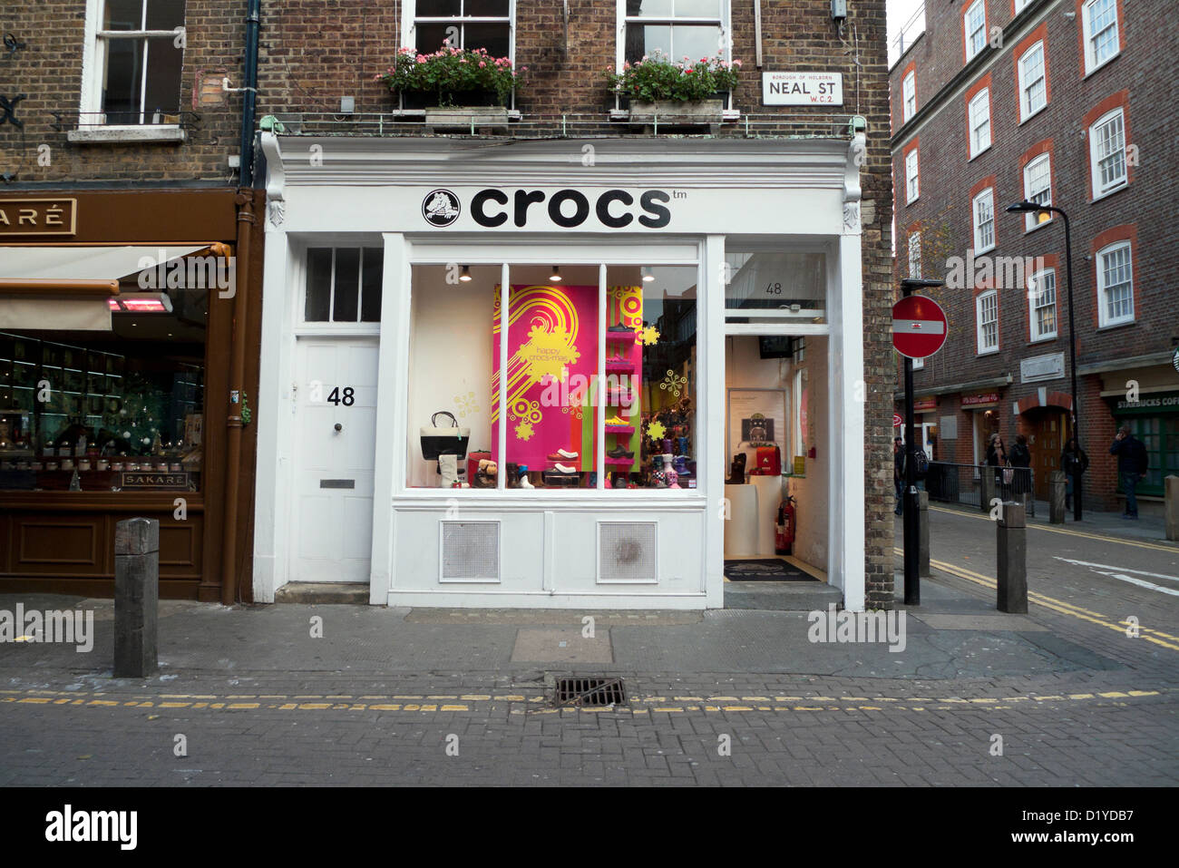 Crocs negozio di calzature in Neal Street, Covent Garden, Londra UK KATHY DEWITT Foto Stock