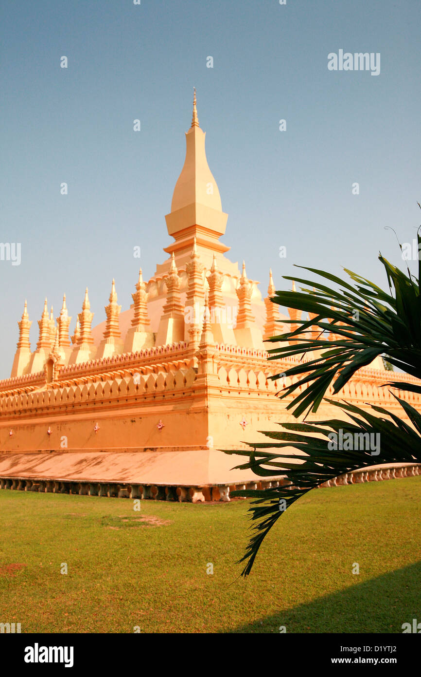 Il Monumento Nazionale di Pha That Luang, Vientiane, Laos, in Indocina. Foto Stock