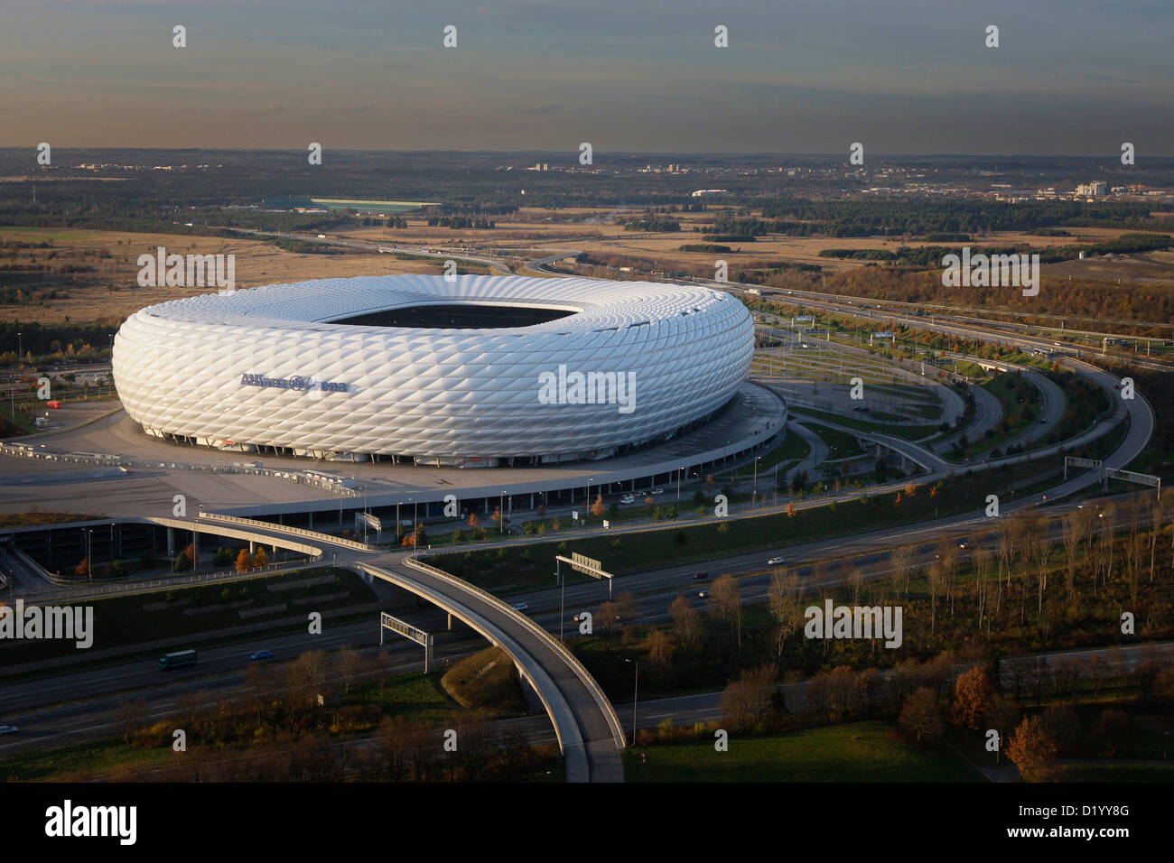 Allianz Arena Soccer Stadium visto da sopra, Monaco di Baviera, Germania Foto Stock