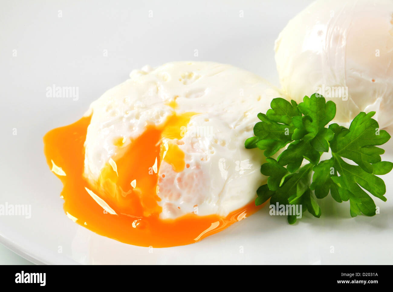 Due uova in camicia su piastra Foto Stock