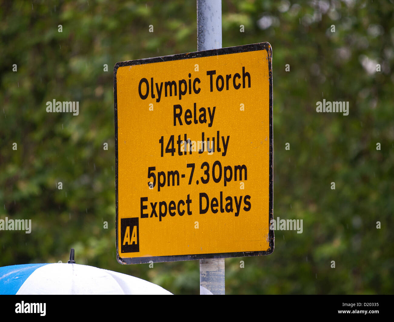 Torcia olimpica AA del traffico su strada segno Southampton Hampshire England Regno Unito Foto Stock