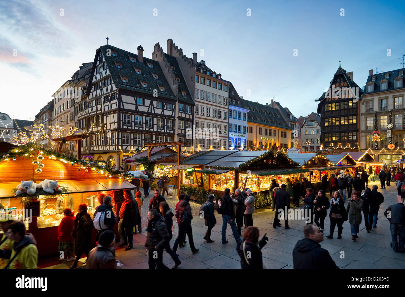 Mercatino di Natale e il quartiere storico di Strasburgo, Alsazia, Francia Foto Stock