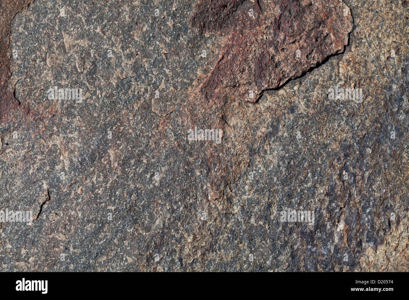 Una chiusura di superficie testurizzata di minerali ricchi di roccia. Foto Stock