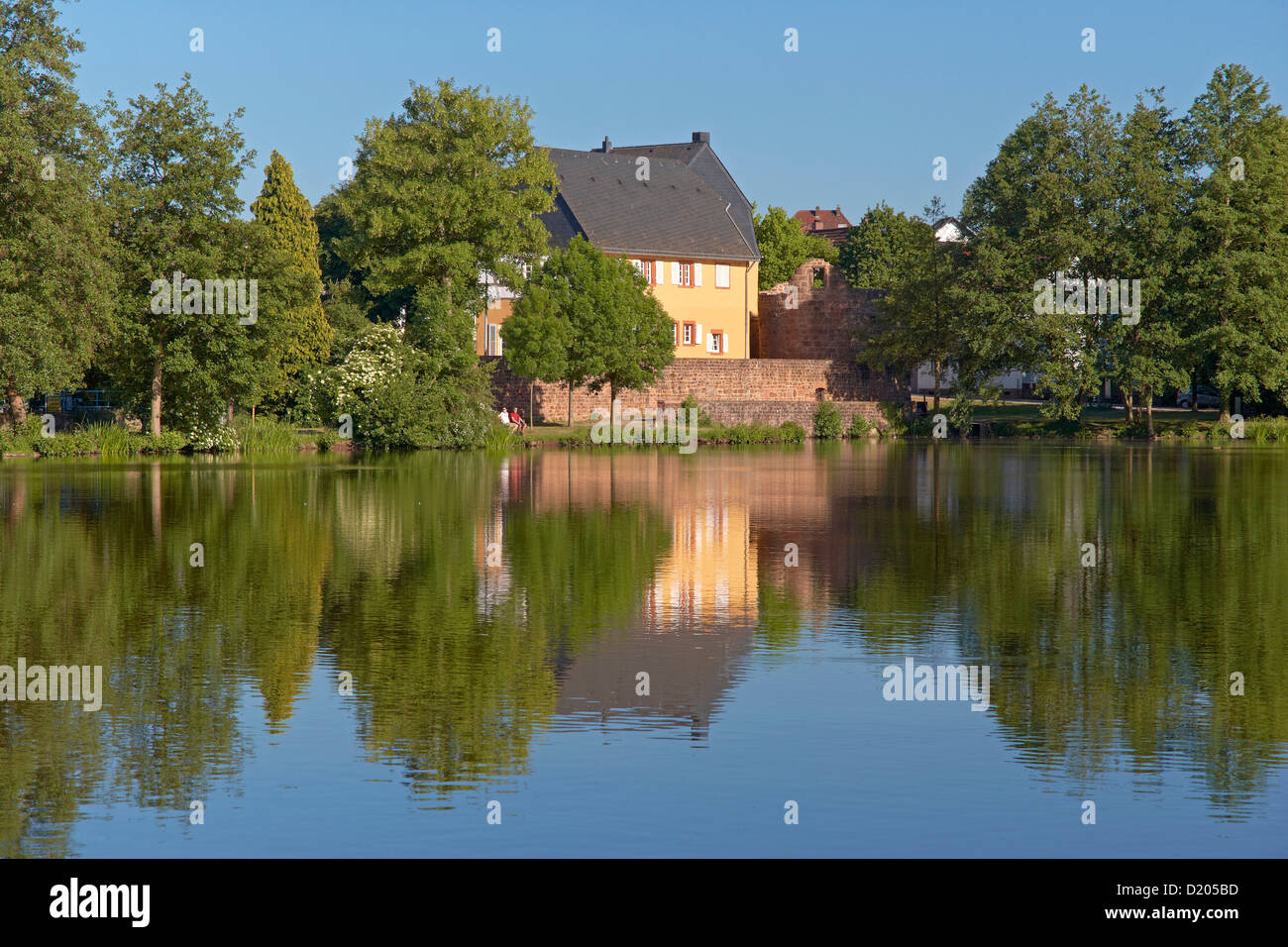 Gustavsburg castello castello con stagno, Homburg-Jaegersburg, Saarland, Germania, Europa Foto Stock