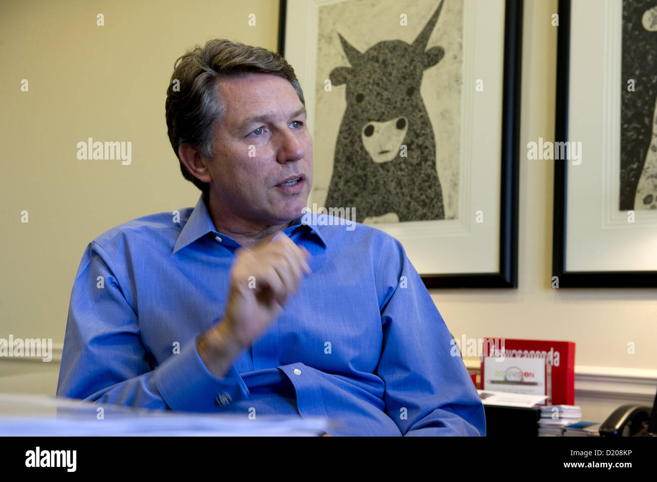 Giugno 26, 2012 - Atlanta, GA - GUY WOLLAERT è Senior Vice President e Chief Technical Officer di The Coca Cola Company. Egli conduce la funzione tecnica che include la ricerca e lo sviluppo, la scienza, la qualità globale e l'integrità del prodotto e della catena di fornitura...prima di entrare a far parte di The Coca Cola Company, il sig. Wollaert ha lavorato per sette anni in Sud Africa per l'industria di progettazione e costruzione. È entrato a far parte della società nel 1992 a Bruxelles come Project Manager, sostenendo l'espansione delle infrastrutture in Europa orientale e in Russia. (Credito Immagine: © Robin Nelson/ZUMAPRESS.com) Foto Stock