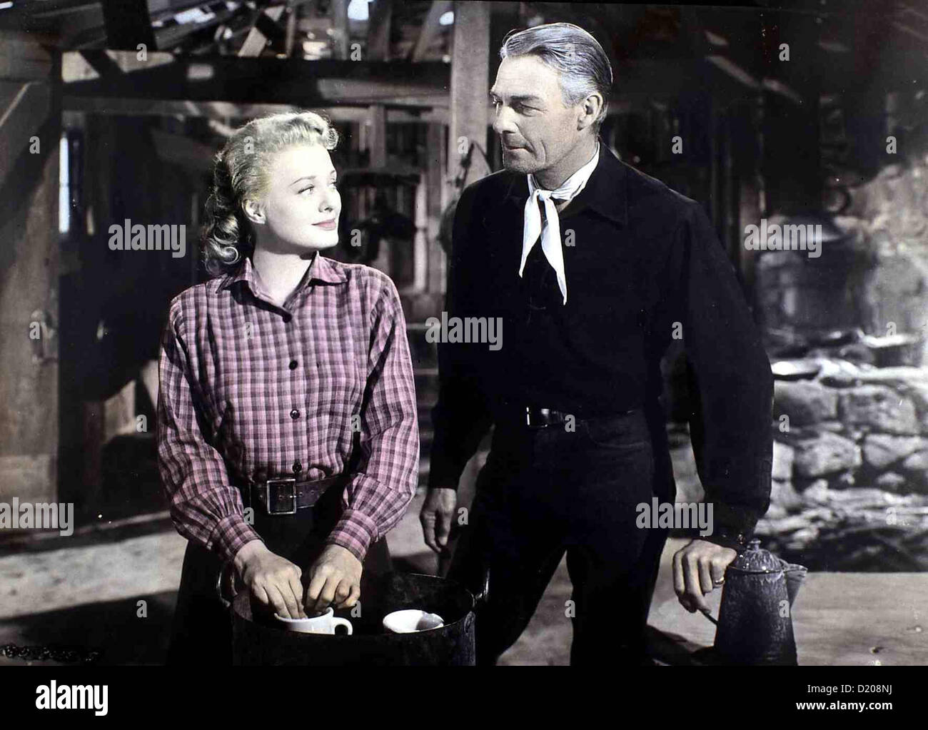 Mann Im Sattel uomo in sella Nan (Ellen Drew) und Owen (Randolph Scott) kommen sich näher... *** Caption locale *** 1951 -- Foto Stock