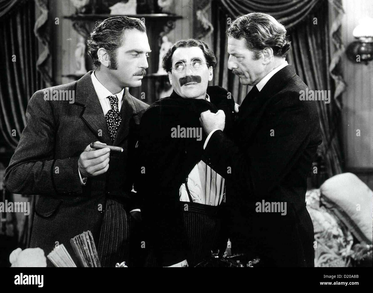 Die Marx Brothers: Go West Marx Brothers: Go West Walter Woolf King, Groucho Marx, Robert Barrat S. Quentin (Quale Groucho Foto Stock