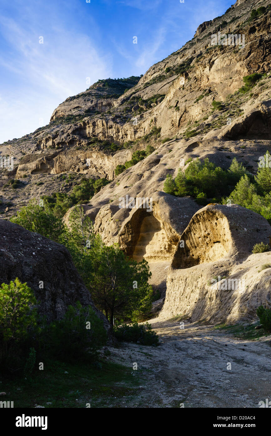 Spagna, Andalusia - Paraje naturale di Almorchón a nord di Malaga. Tafonis, scavata nella roccia cupole. Foto Stock