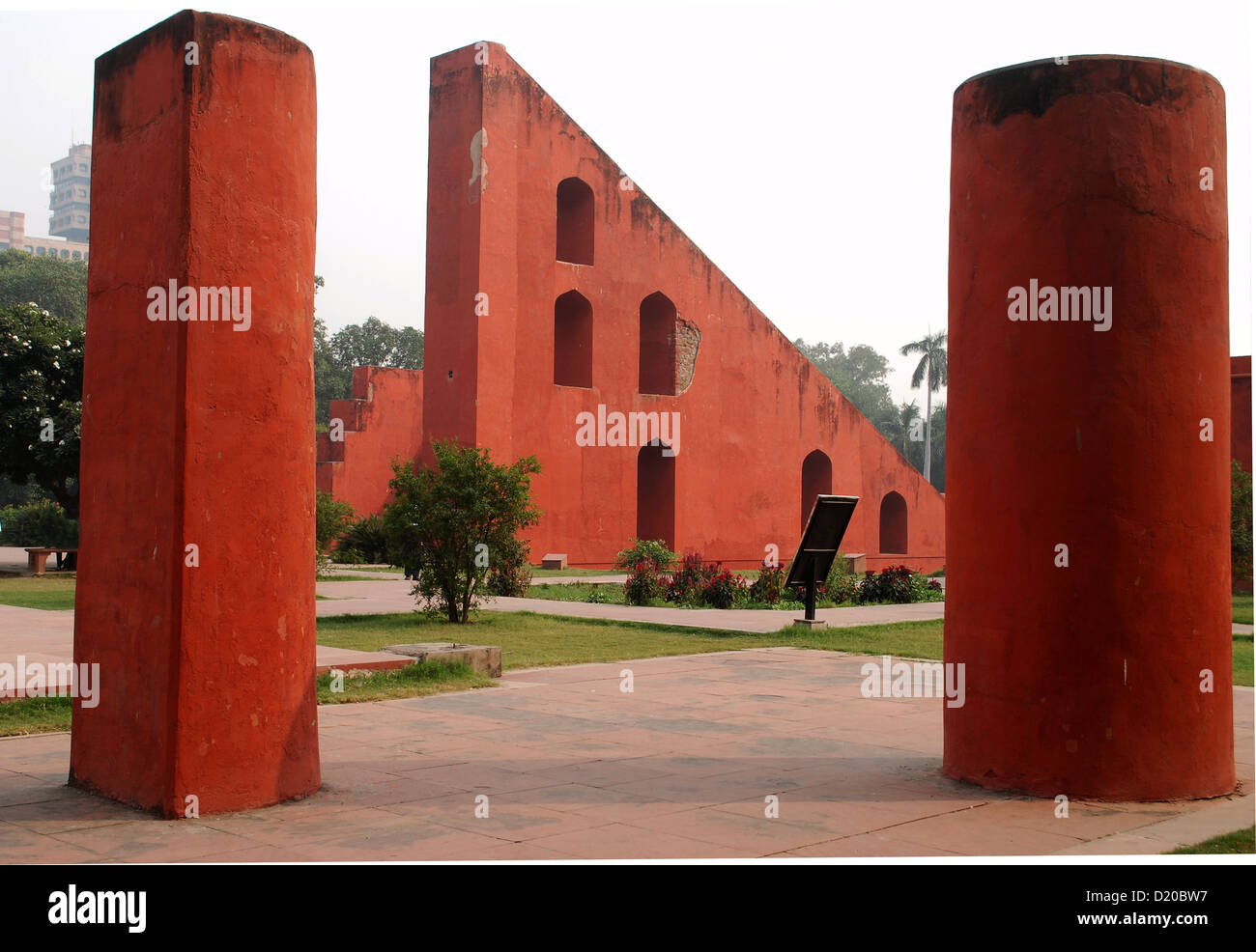 Jantar Mantar,Delhi, India. Questo è un antico osservatorio astronomico costruito da re Jai Singh. Foto Stock