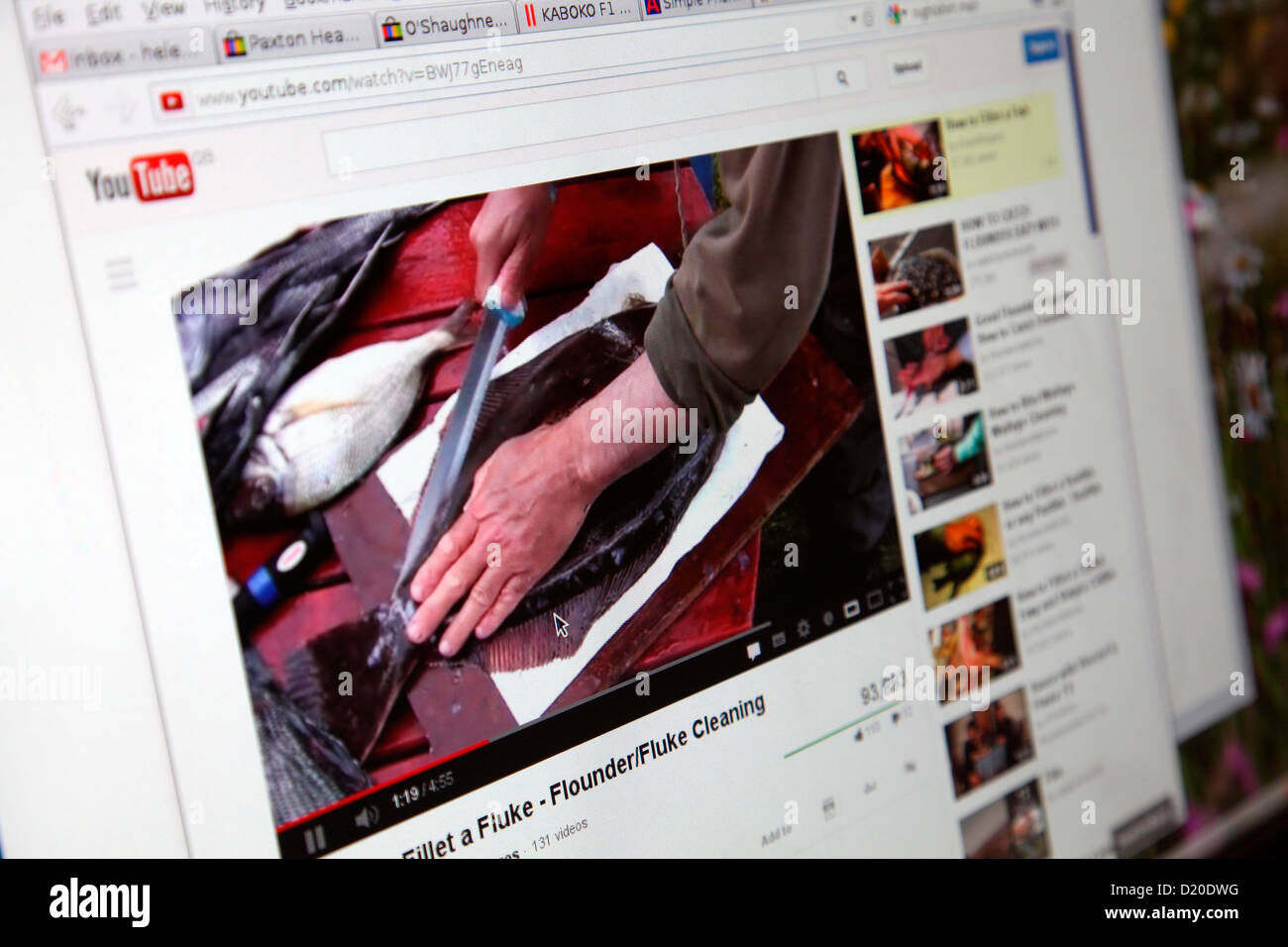 Youtube - guarda il video - la sfilettatura una passera di mare Pleuronettiformi - - Più schede aperte nel browser Firefox Foto Stock