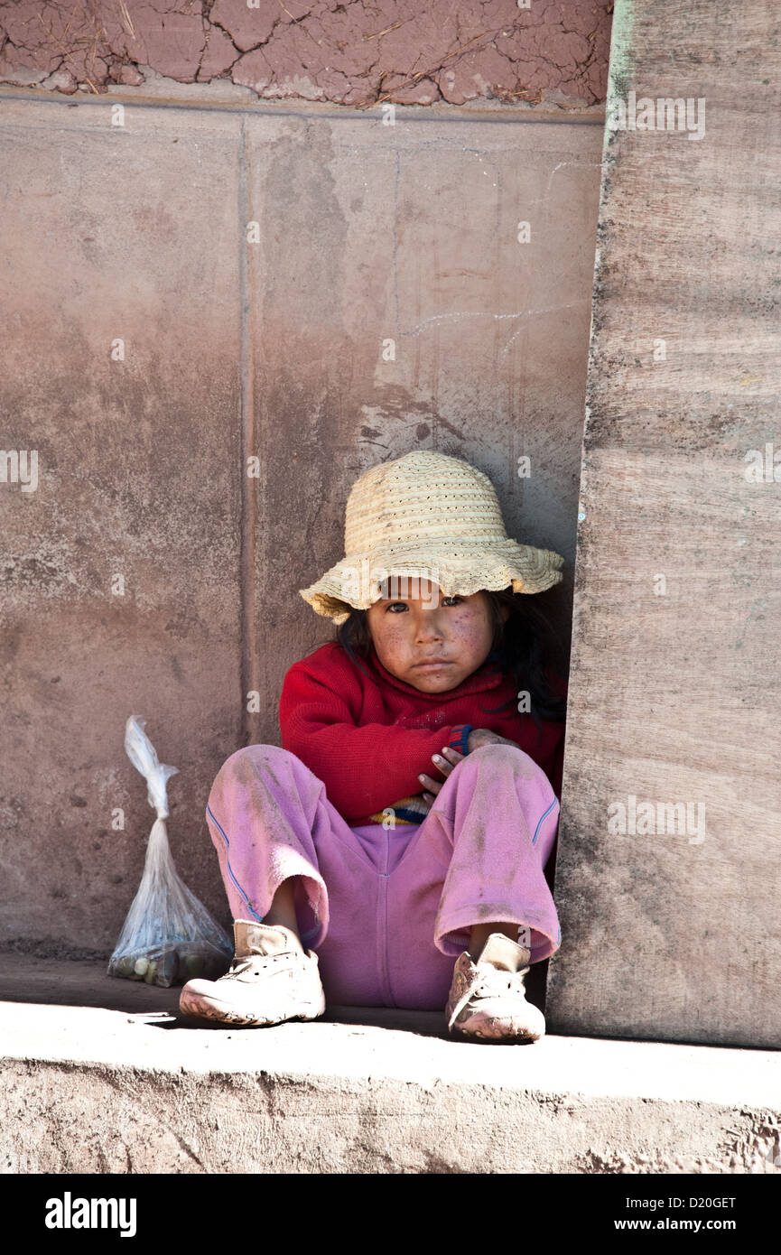 I bambini piccoli sono chiamati 'Huchuy wawas' in Quechua. Per i bambini il piano del fondo del Perù ha istituito centri in tutte le aree del programma per lo sviluppo della prima infanzia. La malnutrizione cronica qui potrebbe essere ridotto fino a due terzi. Foto Stock