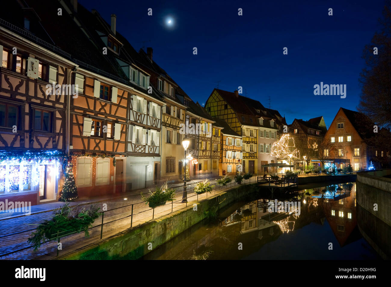 Quartiere storico in inverno, riflessione nel fiume, Colmar, Alsazia, Francia Foto Stock