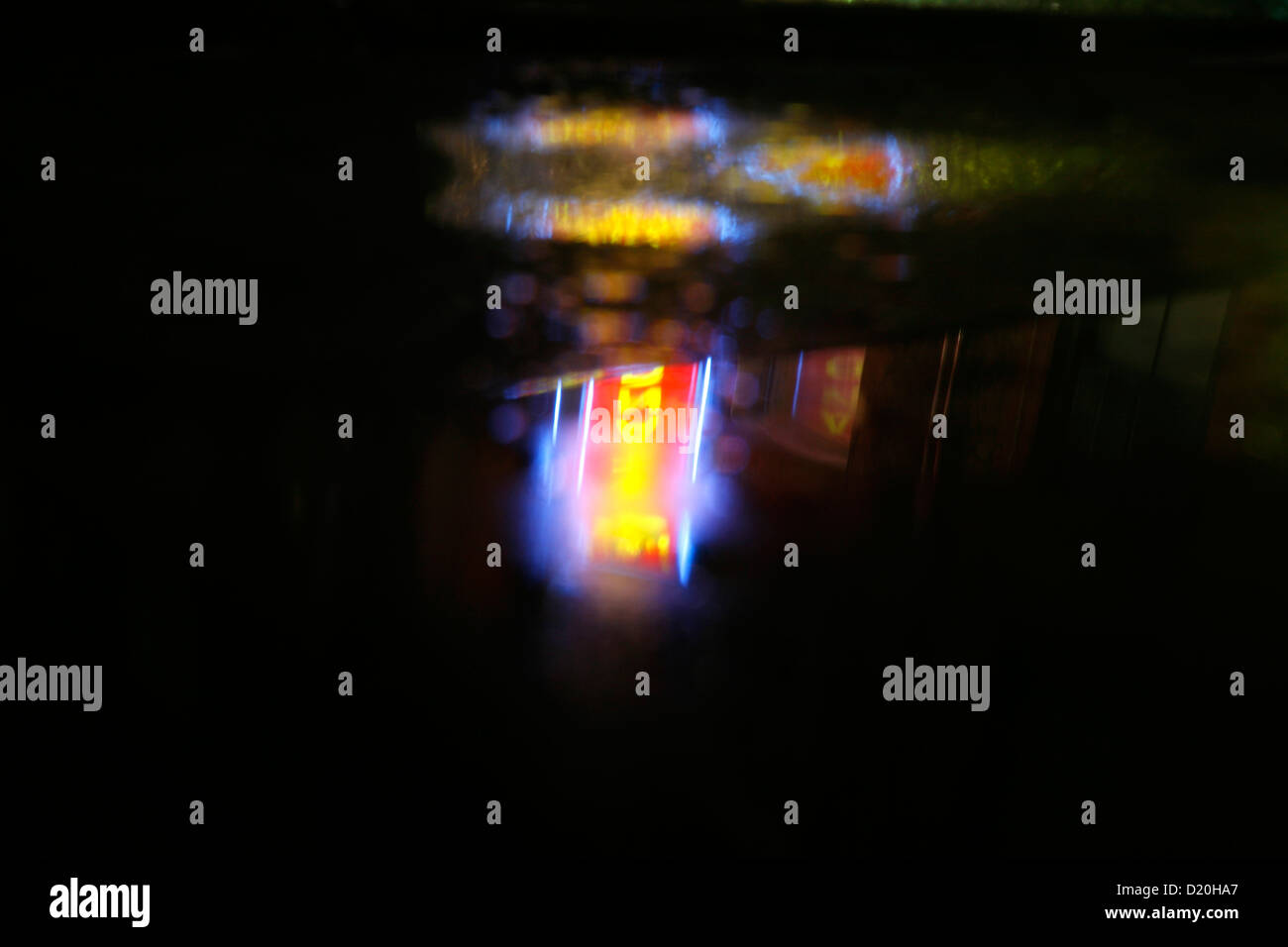 La riflessione delle piogge di Standard curry house su Brick Lane, Shoreditch, London, Regno Unito Foto Stock