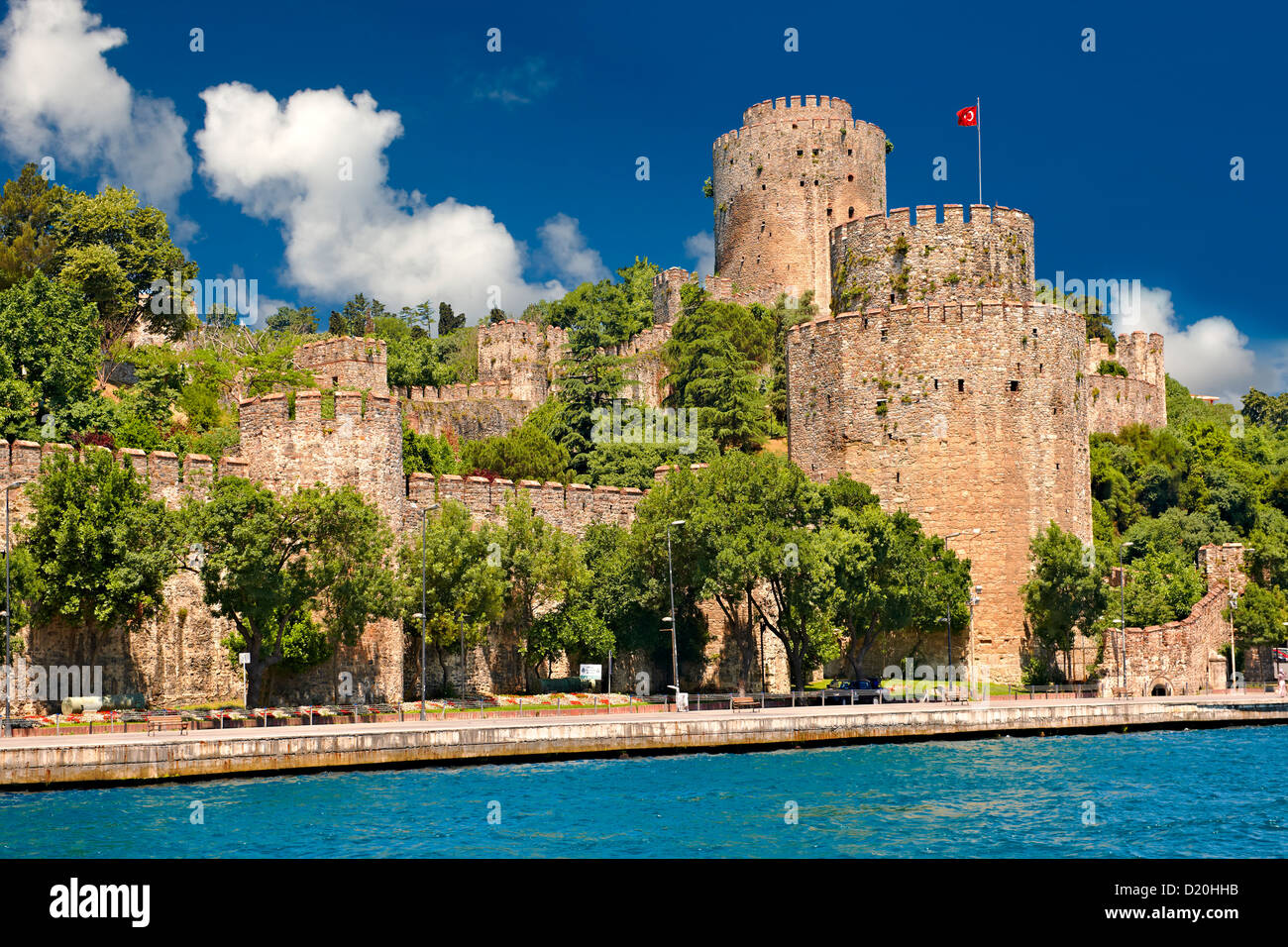 Rumelihisar. Rumelian (Castello) sulle rive del Bosforo costruito dal sultano ottomano Mehmed II, Istanbul Turchia Foto Stock