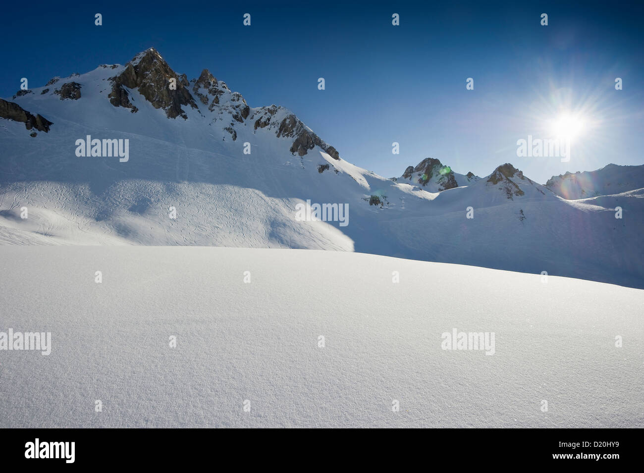 Snow-capped mountain, Tignes, Val d'Isere, dipartimento della Savoia, Rhone-Alpes, Francia Foto Stock