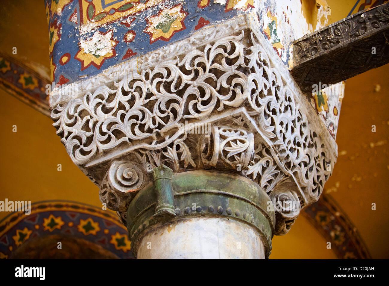 Ornata colonna bizantina nel capitale sociale di Hagia Sophia ( Ayasofya ) , Istanbul, Turchia Foto Stock