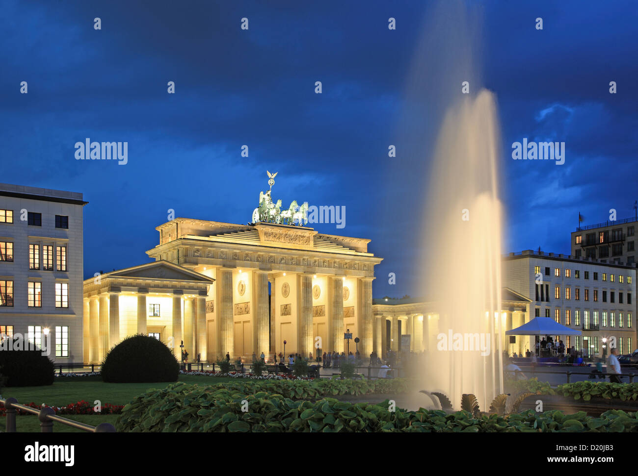 Germania, Berlino, Porta di Brandeburgo a Pariser Platz, crepuscolo Foto Stock