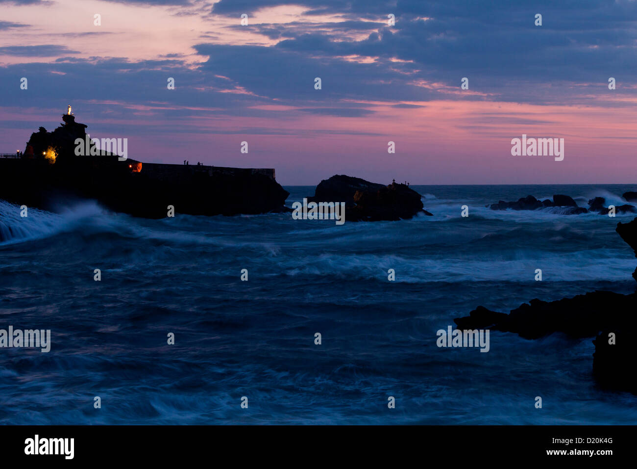 Rocce costiere di sera, Biarritz, Cote basco, Francia, Europa Foto Stock