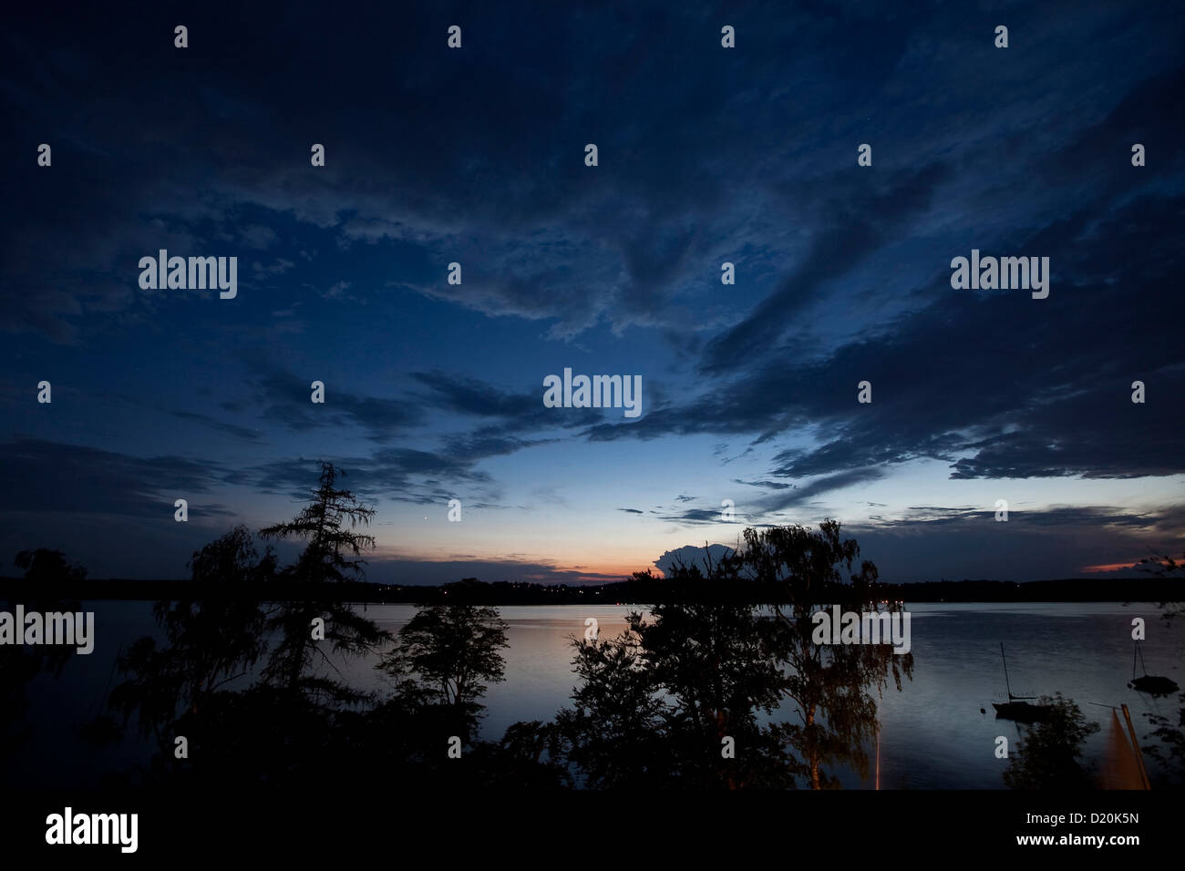 Cielo di sera in riva al lago di Starnberg, Alta Baviera, Germania, Europa Foto Stock