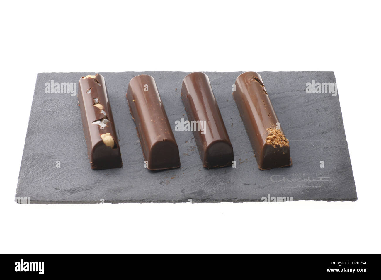 Hotel Chocolat, British coltivatore premium e cioccolatiere marca - manganelli venduto con una firma di ardesia solido tagliere. Foto Stock